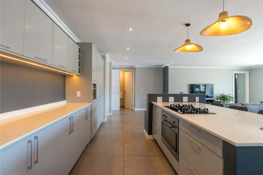 4 Bedroom Property for Sale in Kingfisher Creek Western Cape